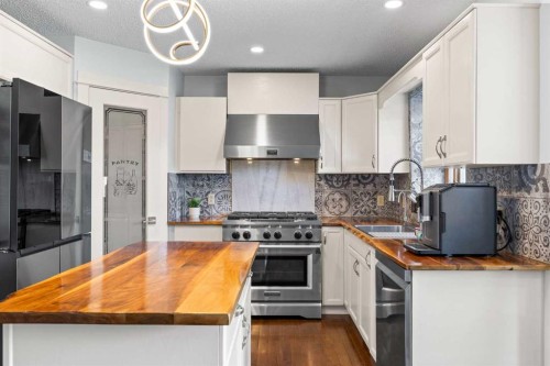 73 Riverview Close Se, Calgary, AB - Indoor Photo Showing Kitchen With Upgraded Kitchen