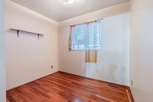 171 Castlebrook Rise Ne, Calgary, AB - Indoor Photo Showing Other Room