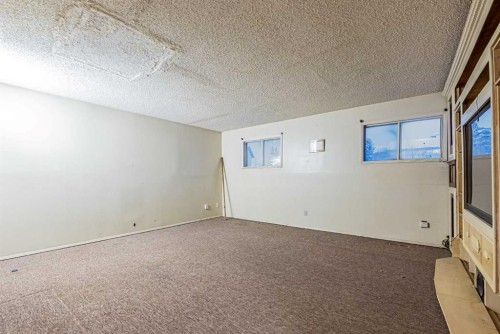 171 Castlebrook Rise Ne, Calgary, AB - Indoor Photo Showing Other Room