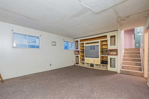 171 Castlebrook Rise Ne, Calgary, AB - Indoor Photo Showing Other Room