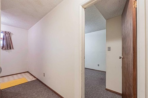 171 Castlebrook Rise Ne, Calgary, AB - Indoor Photo Showing Other Room