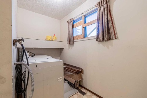 171 Castlebrook Rise Ne, Calgary, AB - Indoor Photo Showing Laundry Room