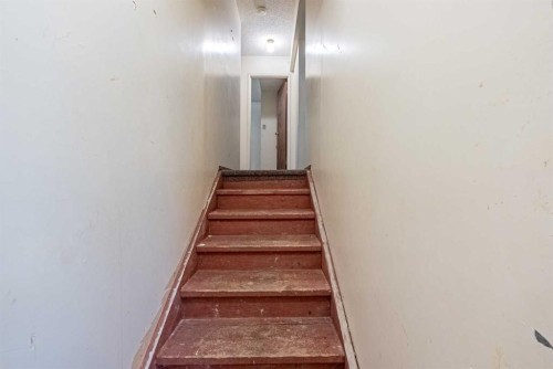 171 Castlebrook Rise Ne, Calgary, AB - Indoor Photo Showing Other Room