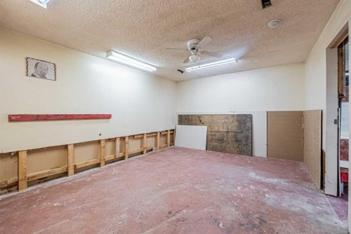 171 Castlebrook Rise Ne, Calgary, AB - Indoor Photo Showing Other Room