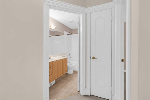 155 Lakeview Cove, Chestermere, AB - Indoor Photo Showing Other Room