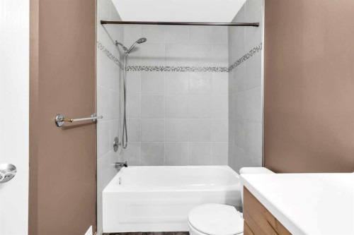 155 Lakeview Cove, Chestermere, AB - Indoor Photo Showing Bathroom