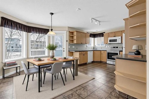 155 Lakeview Cove, Chestermere, AB - Indoor Photo Showing Other Room