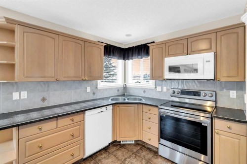 155 Lakeview Cove, Chestermere, AB - Indoor Photo Showing Kitchen
