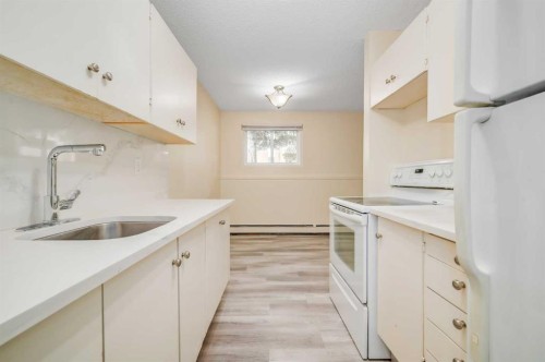 803-11620 Elbow Drive Sw, Calgary, AB - Indoor Photo Showing Kitchen