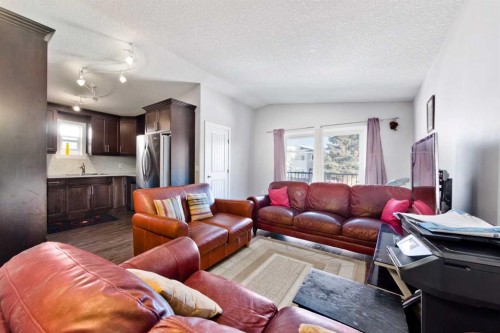 1141 35 Street Se, Calgary, AB - Indoor Photo Showing Living Room