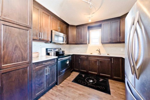 1141 35 Street Se, Calgary, AB - Indoor Photo Showing Kitchen