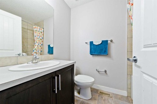 1141 35 Street Se, Calgary, AB - Indoor Photo Showing Bathroom