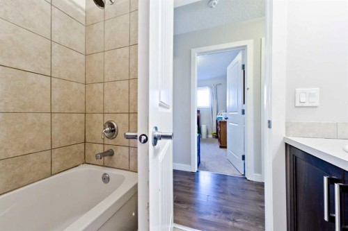 1141 35 Street Se, Calgary, AB - Indoor Photo Showing Bathroom