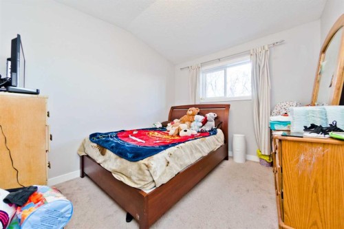 1141 35 Street Se, Calgary, AB - Indoor Photo Showing Bedroom