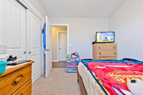 1141 35 Street Se, Calgary, AB - Indoor Photo Showing Bedroom