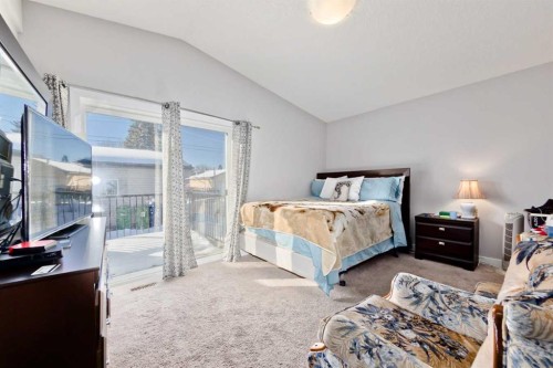 1141 35 Street Se, Calgary, AB - Indoor Photo Showing Bedroom