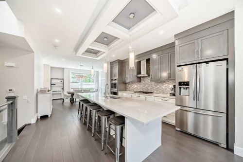2808 39 Street Sw, Calgary, AB - Indoor Photo Showing Kitchen With Upgraded Kitchen