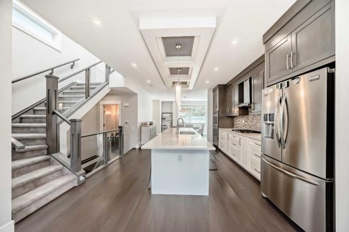 2808 39 Street Sw, Calgary, AB - Indoor Photo Showing Kitchen With Upgraded Kitchen