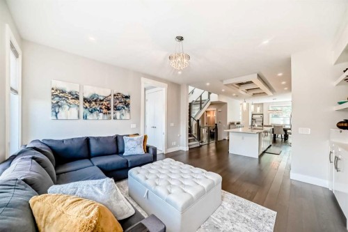 2808 39 Street Sw, Calgary, AB - Indoor Photo Showing Living Room