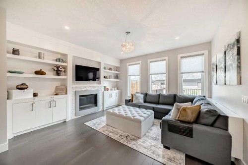 2808 39 Street Sw, Calgary, AB - Indoor Photo Showing Living Room With Fireplace