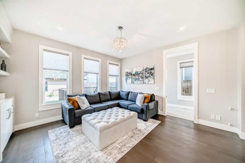 2808 39 Street Sw, Calgary, AB - Indoor Photo Showing Living Room