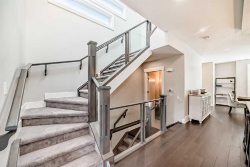 2808 39 Street Sw, Calgary, AB - Indoor Photo Showing Other Room