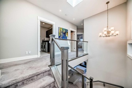 2808 39 Street Sw, Calgary, AB - Indoor Photo Showing Other Room