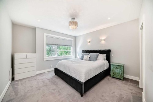 2808 39 Street Sw, Calgary, AB - Indoor Photo Showing Bedroom