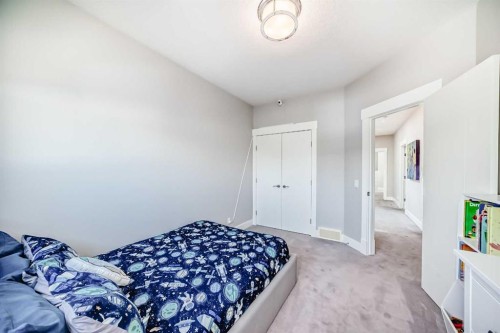 2808 39 Street Sw, Calgary, AB - Indoor Photo Showing Bedroom