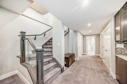 2808 39 Street Sw, Calgary, AB - Indoor Photo Showing Other Room