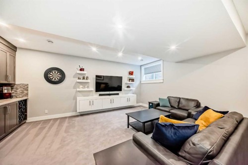 2808 39 Street Sw, Calgary, AB - Indoor