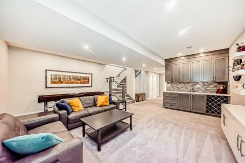 2808 39 Street Sw, Calgary, AB - Indoor