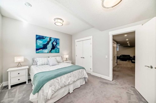 2808 39 Street Sw, Calgary, AB - Indoor Photo Showing Bedroom