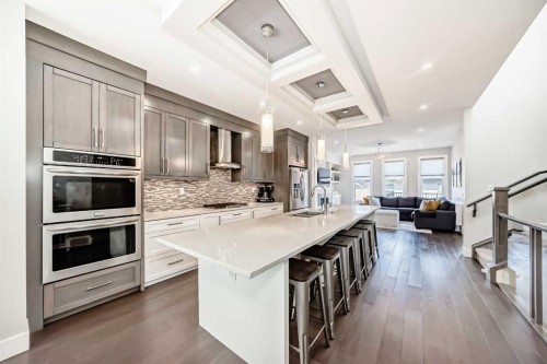 2808 39 Street Sw, Calgary, AB - Indoor Photo Showing Kitchen With Upgraded Kitchen
