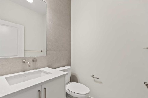 268 Calhoun Crescent Ne, Calgary, AB - Indoor Photo Showing Bathroom