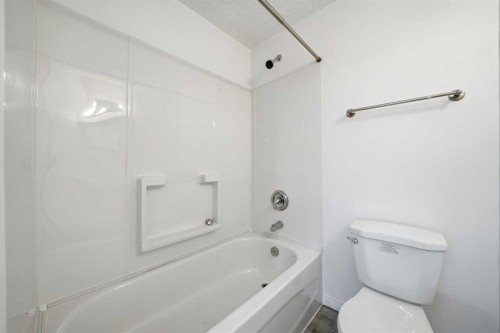 155 Cimarron Grove Circle, Okotoks, AB - Indoor Photo Showing Bathroom