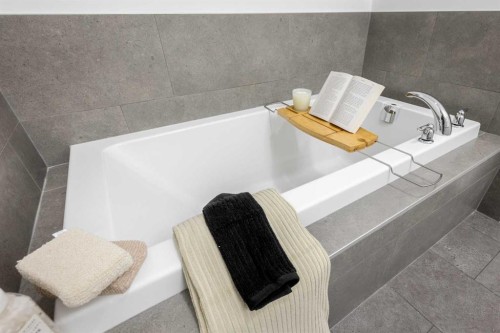 83 Saddlebred Place, Cochrane, AB - Indoor Photo Showing Bathroom