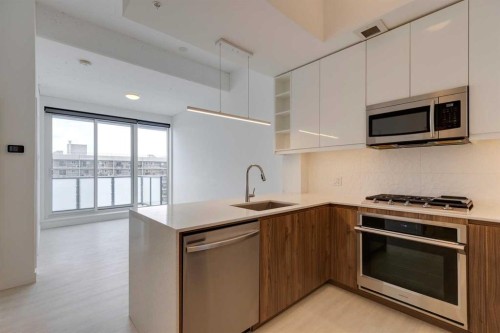 906-327 9A Street Nw, Calgary, AB - Indoor Photo Showing Kitchen With Upgraded Kitchen