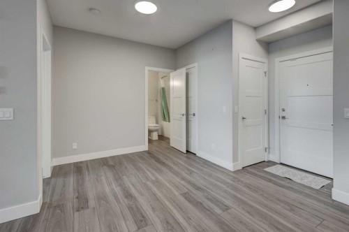 201-8355 19 Avenue Sw, Calgary, AB - Indoor Photo Showing Other Room