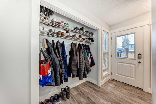 343 Deer Side Place Se, Calgary, AB - Indoor