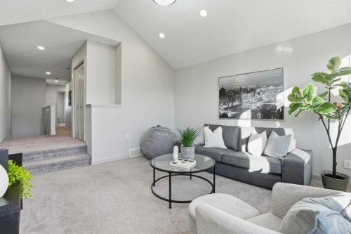 91 Evanscrest Way Nw, Calgary, AB - Indoor Photo Showing Living Room