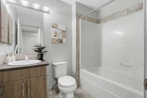 91 Evanscrest Way Nw, Calgary, AB - Indoor Photo Showing Bathroom