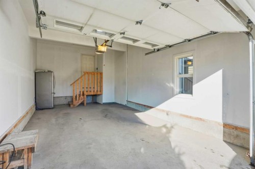 91 Evanscrest Way Nw, Calgary, AB - Indoor Photo Showing Garage