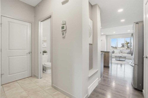 91 Evanscrest Way Nw, Calgary, AB - Indoor Photo Showing Other Room