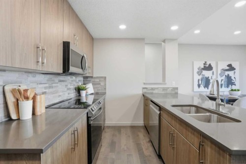 91 Evanscrest Way Nw, Calgary, AB - Indoor Photo Showing Kitchen With Double Sink