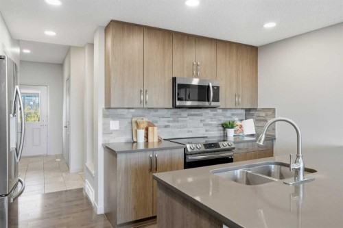 91 Evanscrest Way Nw, Calgary, AB - Indoor Photo Showing Kitchen With Double Sink With Upgraded Kitchen