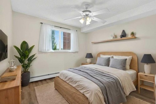 4316-10 Prestwick Bay Se, Calgary, AB - Indoor Photo Showing Bedroom
