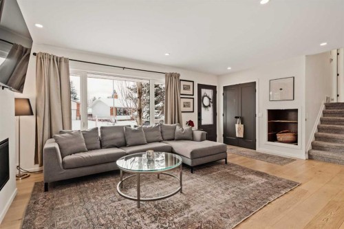 212 Vantage Place Nw, Calgary, AB - Indoor Photo Showing Living Room