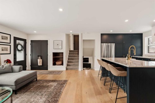 212 Vantage Place Nw, Calgary, AB - Indoor Photo Showing Kitchen With Upgraded Kitchen