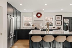 212 Vantage Place NW Calgary, AB T3A 1X9